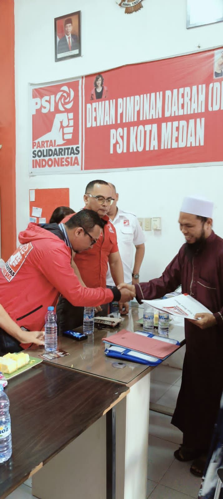Mengambil Formulir Pendaftaran Balon Walikota Medan Ke PSI, H Sobirin Harahap Layak Didukung