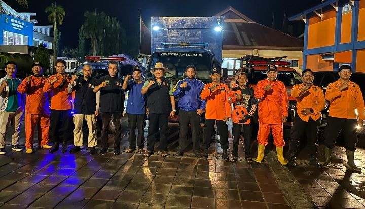 Pemkab Solok Turunkan Tim dan Satu Ekskavator untuk Bantu Korban Galodo di Kabupaten Agam.