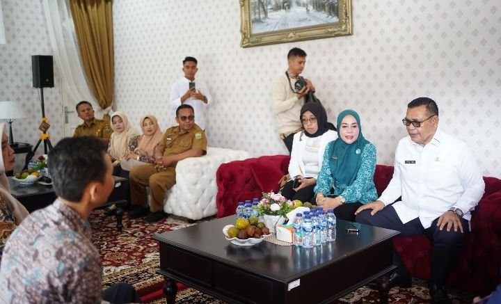 Bupati Solok Capt. H. Epyardi Asda, M.Mar dt Sutan Majo Lelo, Menghadiri Verifikasi Lapangan Kampung Keluarga Berkualitas Tingkat Nasional Tahun 2024