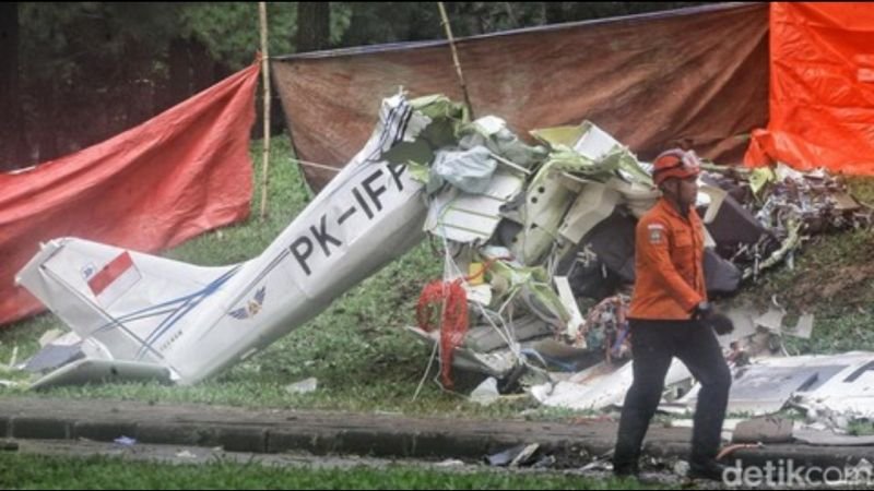Pesawat Latih Jatuh di BSD Tangsel, 3 Tewas