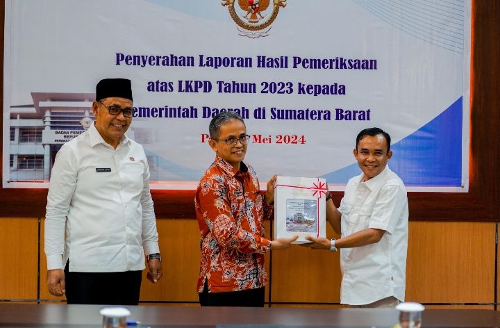 Kabupaten Solok Raih Opini Wajar Tanpa Pengecualian ( WTP ) 7 kali Berturut - Turut