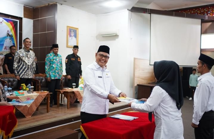 Pengambilan Sumpah dan Penyerahan SK Pengangkatan Pegawai Dengan Perjanjian Kerja (PPPK) Guru Formasi  2023 di Lingkup Pemkab Solok