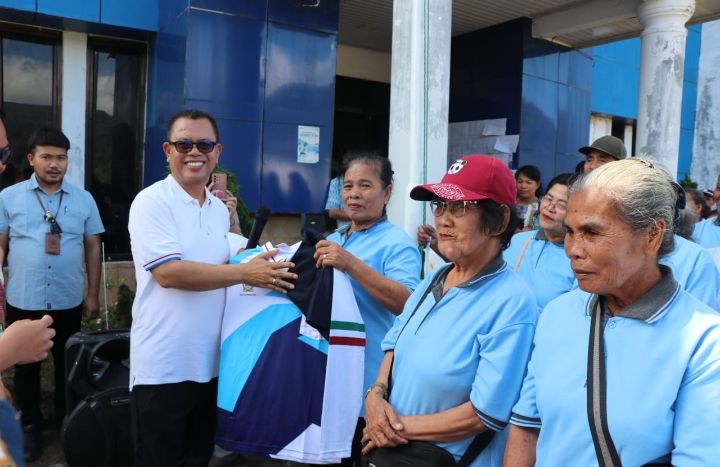 Germas Bersama Lansia Bupati Toba : I Love You Lansia