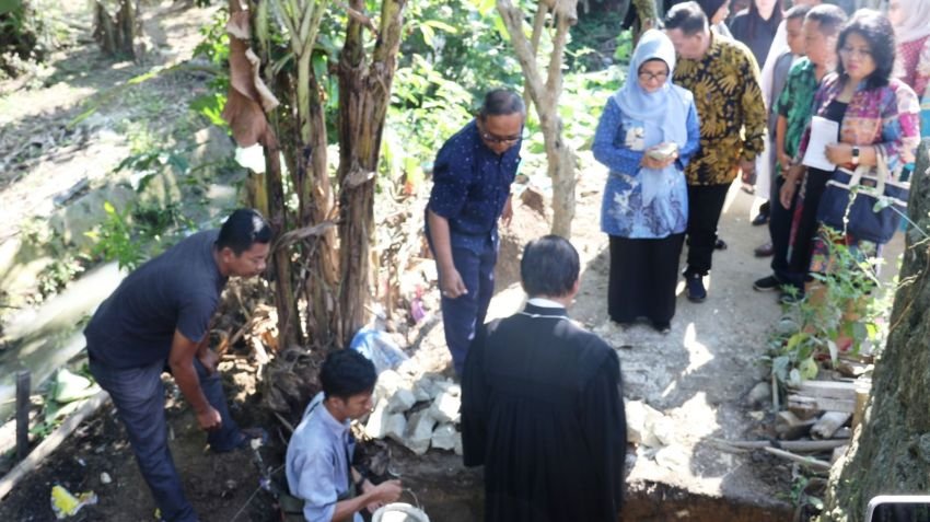 Peletakan batu pertama rumah dinas pendeta Gereja Mission Batak (GMB)