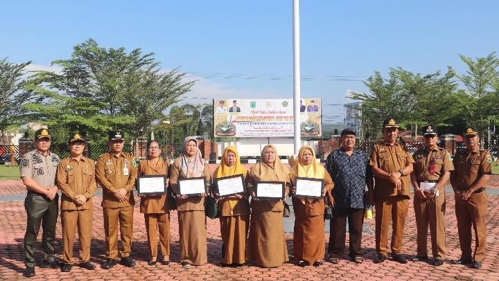 Pj Bupati Paluta Serehkan Tali Asih kepada ASN Purna Tugas