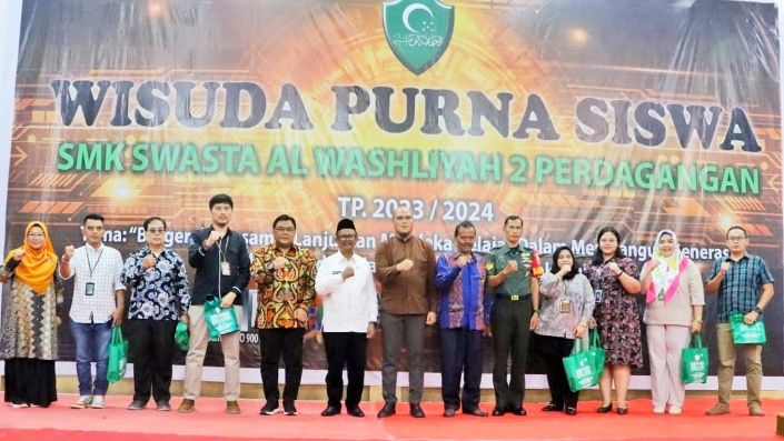 Wakil Bupati Simalungun Hadiri Wisuda Purna Siswa SMK Swasta Al-Washliyah 2 Perdagangan