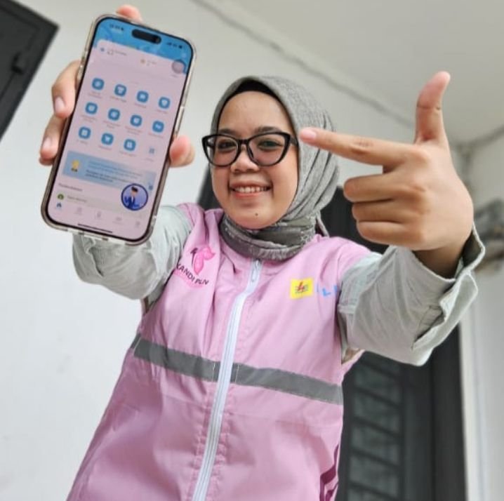 Srikandi PLN Safira Salma Mengajak Pelanggan Gunakan Aplikasi PLN Mobile untuk Mengakses Layanan PLN
