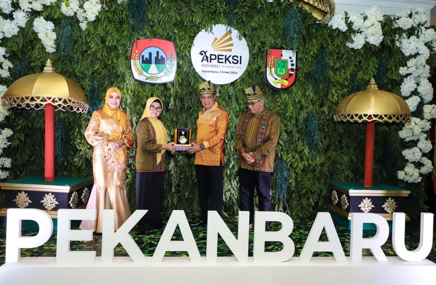 Wali Kota menghadiri jamuan makan malam (welcome dinner) di Balairung Hotel Pangeran, Pekan Baru