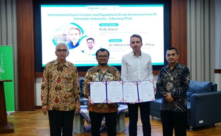 Schneider Electric Donasikan Panel Listrik dan Alat Uji Elektrikal untuk Universitas Sebelas Maret
