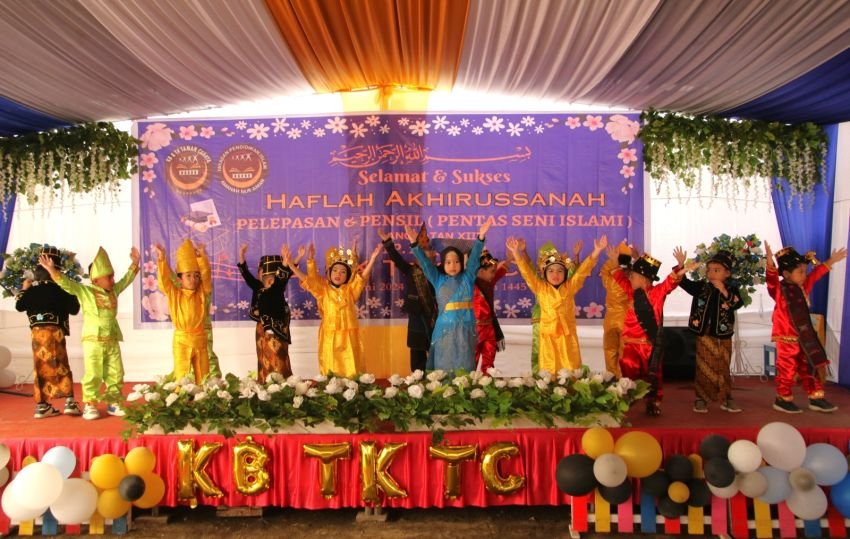 Wali Kota menghadiri Haflah Akhirussanah & Pentas Seni KB-TK Taman Cahaya