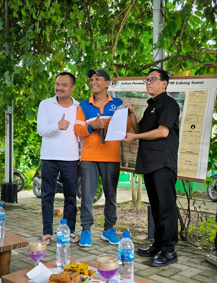 Hendry Ch Bangun Optimis Keluarga PWI Sumut Bakal Peroleh Legalitas di Lahan Kompleks Perumahan Desa Sampali