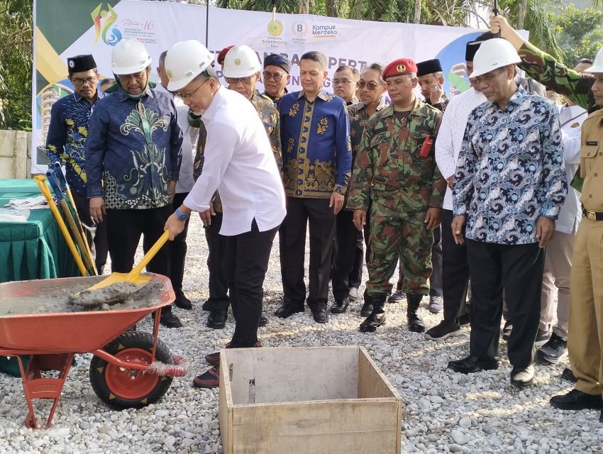 Mendag RI Zulhas Tiba di Riau, Resmikan Pasar Palapa dan Gedung Tajdid Center UMRI