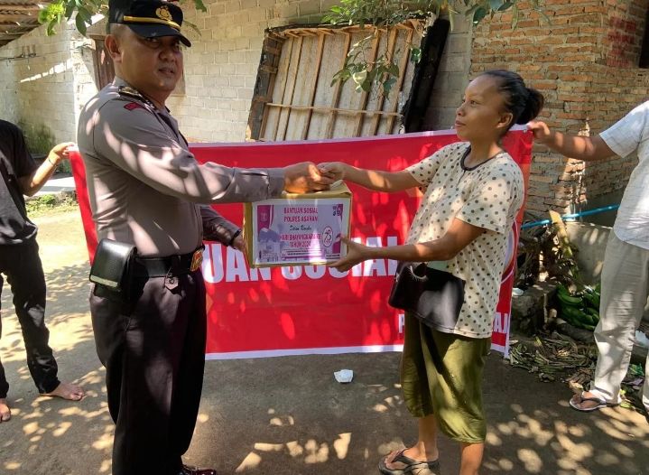 Polsek Pulau Rakyat Polres Asahan Beri Bansos kepada Masyarakat