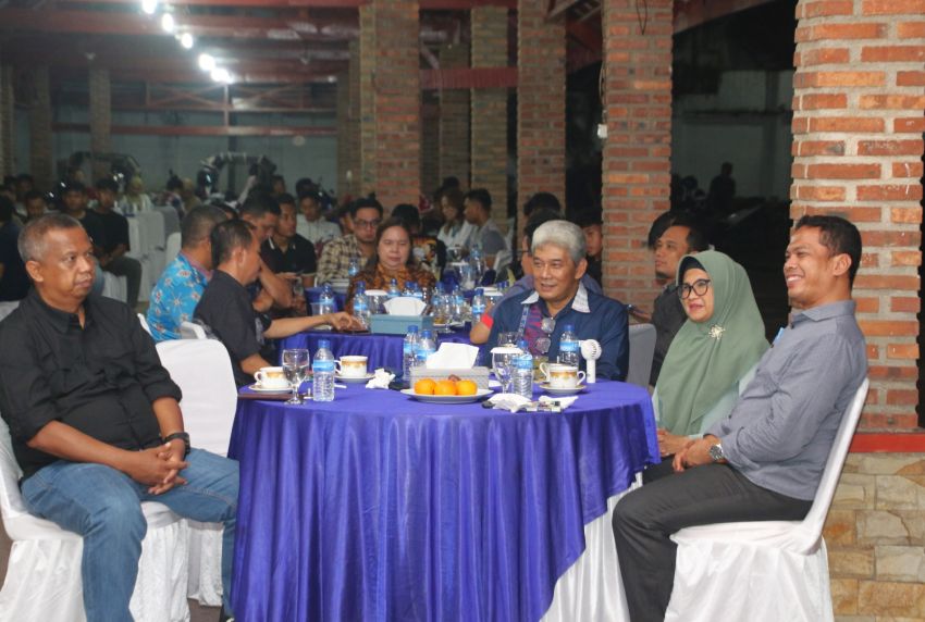 Wali Kota menjamu makan malam Tim Sepakbola Pekan Olahraga Nasional