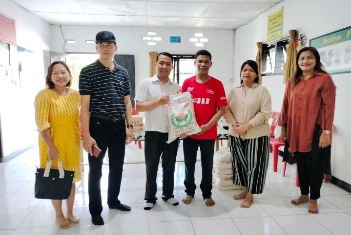 Jemaat GPdI Hosana 1 Serahkan Bantuan ke Panti Asuhan Anak Emas Marelan Pasar IX