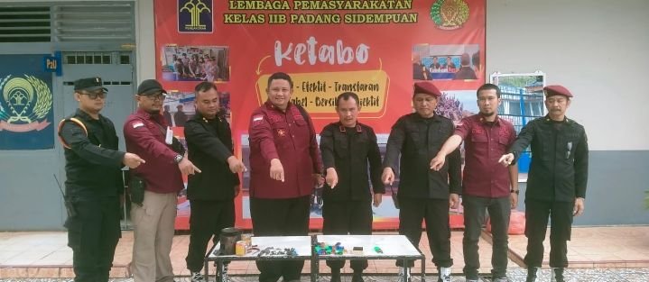 Tim Satops Patnal Kanwil Kemenkumham Sumut Gerebek Kamar Hunian Warga Binaan Lapas Kelas IIB Padangsidimpuan Kanwil Kemenkumham Sumut