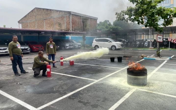 Tingkatkan Kesiagaan Pegawai dan TAD, PLN UP3 Lubuk Pakam Gelar Simulasi Tanggap Darurat