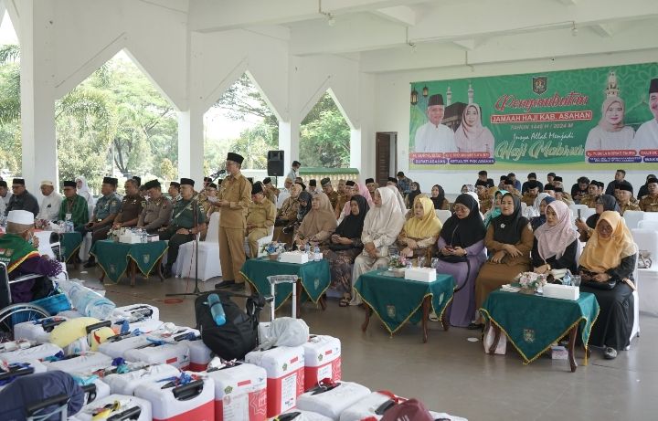 Bupati Asahan Sambut Pemulangan Jamaah Haji Kabupaten Asahan Kloter 01