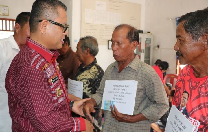 Arahan Bupati Toba Saat Bagikan BLT : "Ini Harus Kita Gandakan"