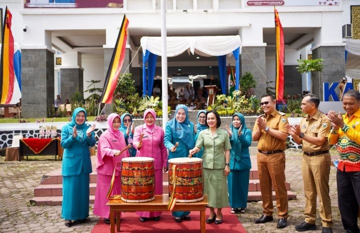 Pemukulan Tabuah Tanda Dibukanya Jambore Kader PKK Berprestasi Tingkat Kabupaten Solok Tahun 2024 , dan Peringatan Hari Gerak PKK ke - 52 secara Resmi