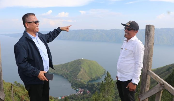 Poltak Sitorus Tinjau Jalan Alternatif Menuju Desa Sirungkungon