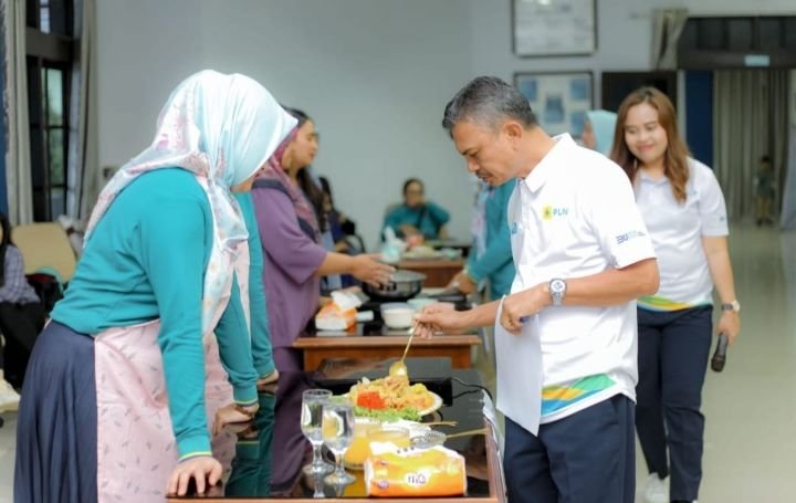 PLN UP3 Bukit Barisan Gandeng Tokoh Masyarakat PKK Gelar Lomba Memasak Gunakan Kompor Induksi