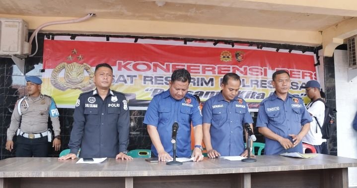 Kasat Reskrim Polres Asahan Pimpin Konfrensi Pers Pengungkapan Kasus Persetubuhan Ayah Terhadap Anak Kandungnya