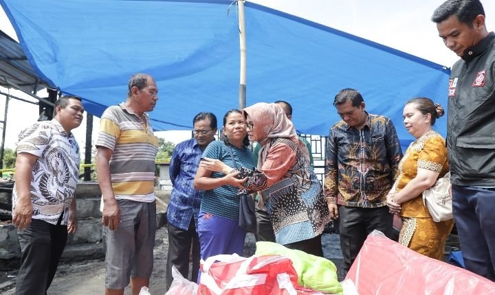 Wali Kota Kunjungi Korban Musibah Kebakaran Di kelurahan Simarimbun