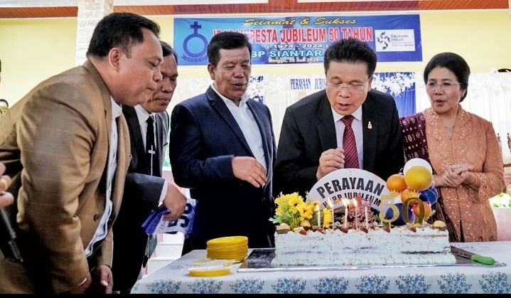 Bupati Simalungun Ajak Jemaat Agar Tetap Bersyukur
