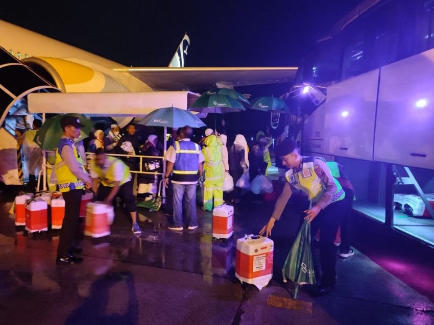 Polresta Deli Serdang  Pengamanan Kedatangan Jemaah Haji di Bandara Kualanamu