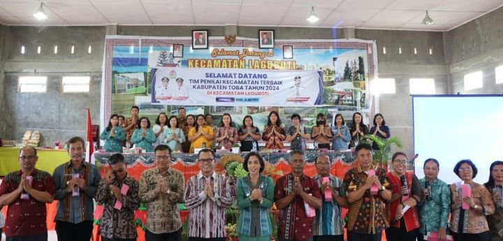 Bupati Toba Serahkan Sejumlah Bantuan Untuk Warga