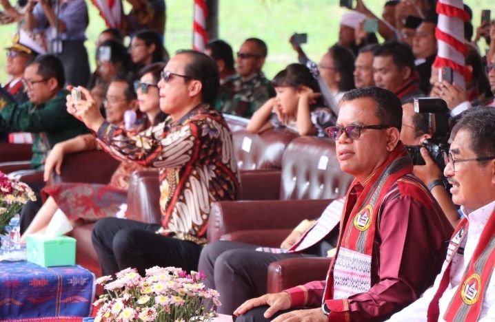 Pesan Bupati Toba kepada Siswa Yayasan TB Soposurung: Jadilah Siswa yang Berprestasi