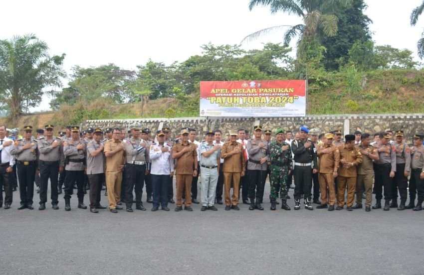 Polres Labusel Laksanakan Apel Gelar Pasukan Ops Patuh Toba 2024 Fokuskan 10 Pelanggaran Lalu Lintas