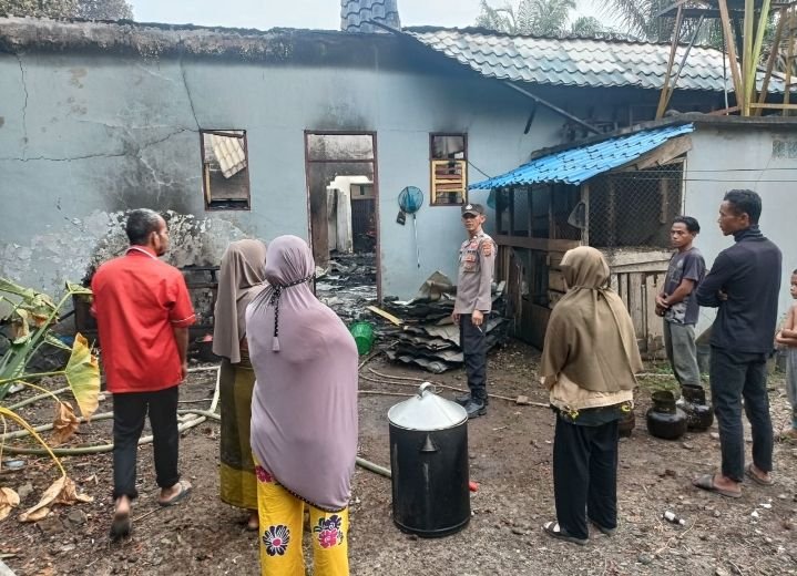 Kebakaran Rumah di Paluta Diduga Akibat Korsleting Listrik, Kerugian Ratusan Juta Rupiah