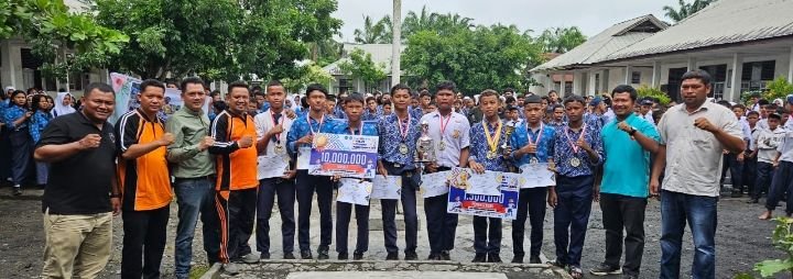 SMPN 3 Sidomulyo Bilah Hilir Lepas 8 Siswa Atlit Sepak Bola Mengikuti GSI Tingkat Provinsi dan Nasional