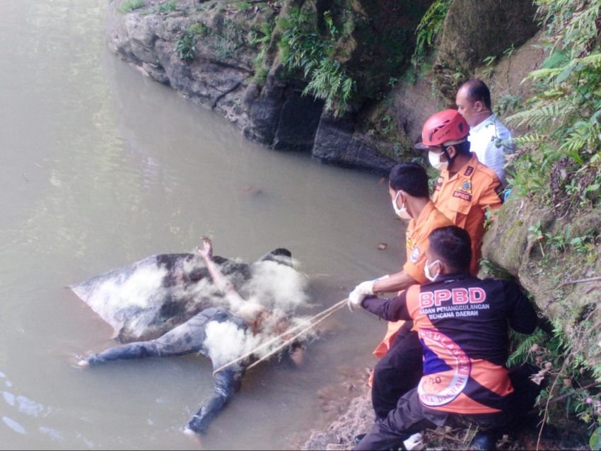 Pria Tanpa Identitas Mengambang di Sungai Umang STM Hilir Deli Serdang