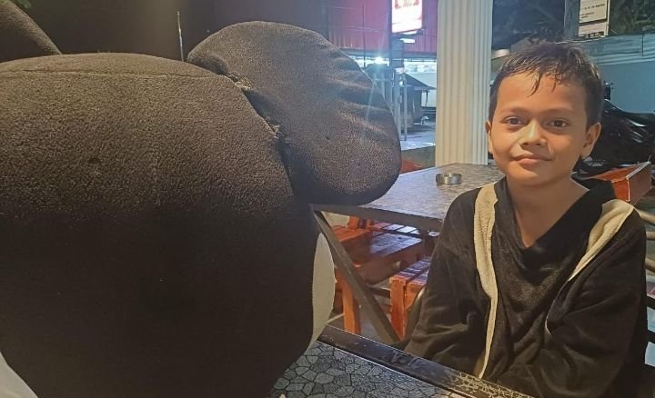 Simungil Sang Pejuang Rupiah, Jadi Badut untuk Seragam dan Sepatu Sekolah