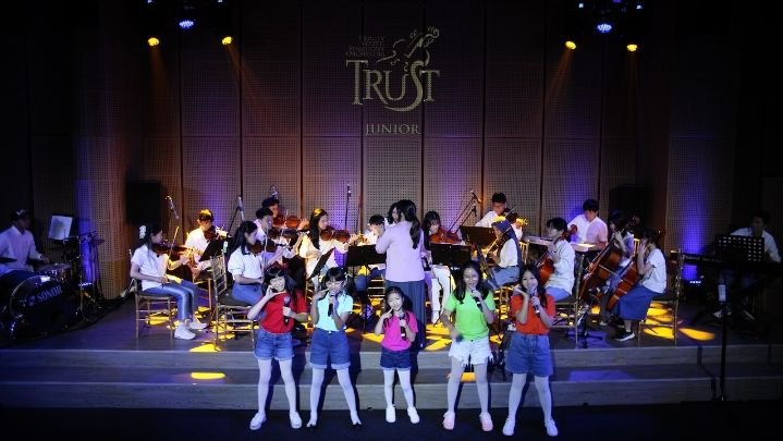 Galeri Indonesia Kaya Hadirkan Pertunjukan Senandung Masa Kecil Oleh TRUS Junior Orchestra