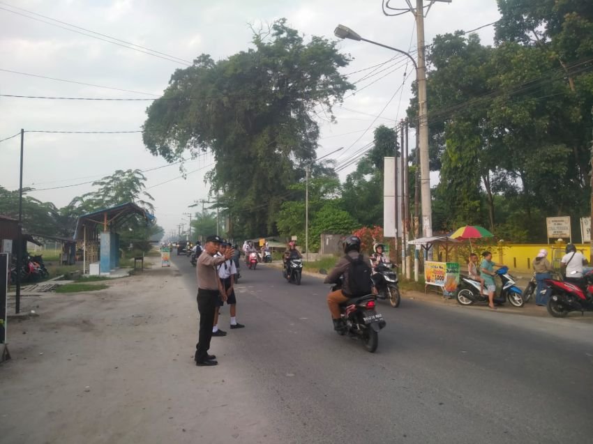 Pengaturan Lalu Lintas Di Pagi Hari, Bentuk Pelayanan Polri Kepada Masyarakat