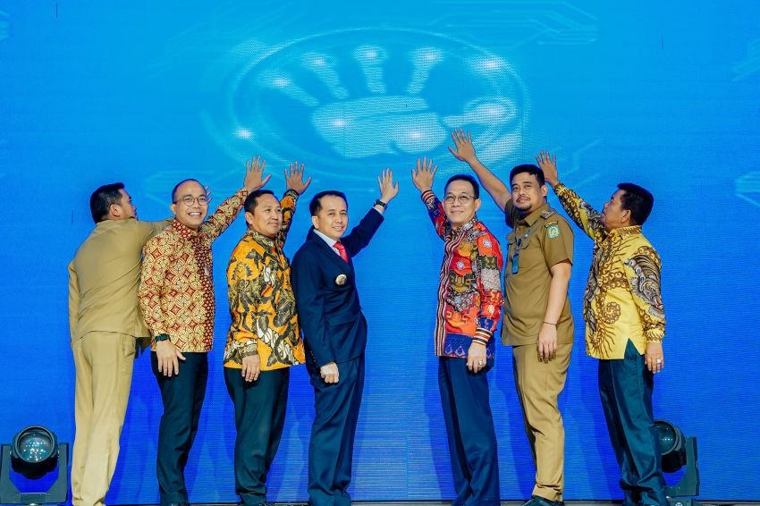 Bobby Nasution Raih Penghargaan Tokoh Penggiat Koperasi Sumut