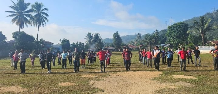 Kalapas Kelas II B Padangsidimpuan Kanwil Kemenkumham Sumur Ajak Masyarakat Sekitar Senam Pagi Bersama