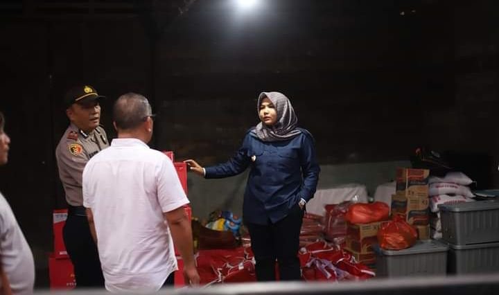 Wabup Atika Nasution Kunjungi Korban Kebakaran di Kelurahan Longat Madina