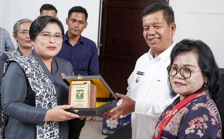 Bupati Simalungun Minta Para Bidan Untuk Bekerja dan Memberikan Pelayanan Dengan Tulus