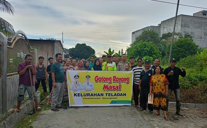 Lurah Teladan Bersama Bhabinkamtibmas Polsek Kota Kisaran Ajak Masyarakat Gotong Royong Bersihkan Sampah