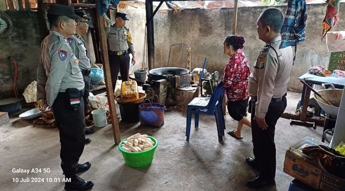 Sat Binmas Polres Asahan Lakukan Door to Door Dalam Rangka PEN