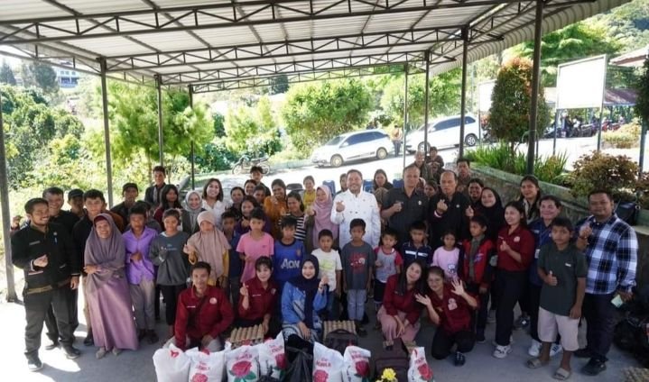 Bupati Bersama Wabup Serahkan Tali Asih PMKS