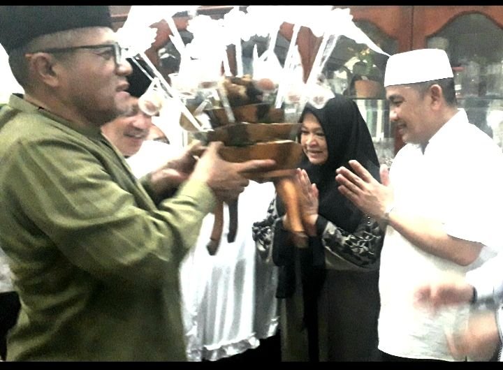 Kepala Bapenda Sumut Achmad Fadly dan Lainnya Ditepungtawari Sekembali dari Tanah Suci di Kediaman Kadis Kominfo