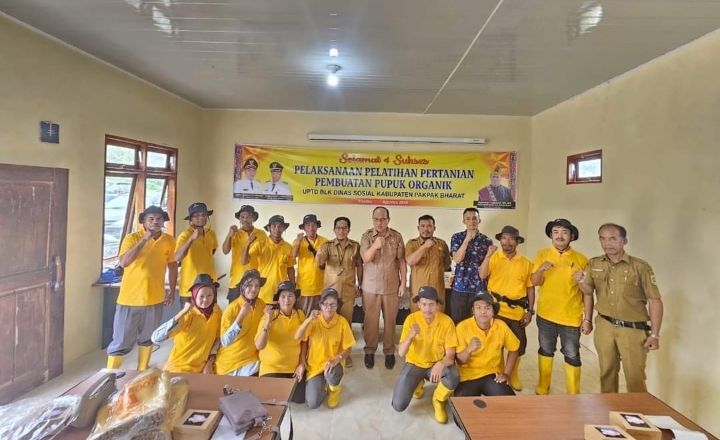 Dinas Sosial Kab Pakpak Bharat Melaksanakan Pelatihan Pembuatan Pupuk Organik