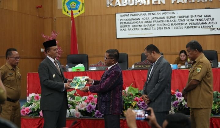 Wabup Pakpak Bharat Sampaikan Pidato Nota Jawaban Bupati Dalam Pandangan Umum Fraksi-Fraksi