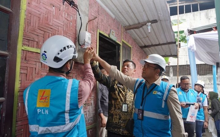 PLN UID Sumatera Utara Realisasikan Program Light Up The Dream bagi Keluarga Kurang Mampu